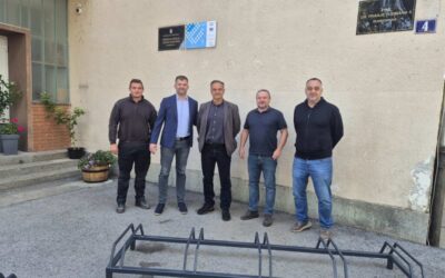 Zajedničkom suradnjom izrađeni stalci za bicikle za Đurđenovac